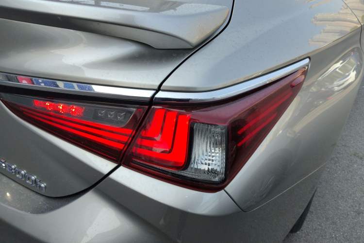 Used Lexus ES 2018 300h Premier Edition China V Standard