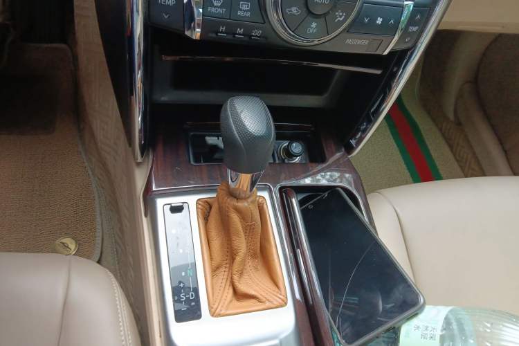 Used Toyota Reiz 2013 2.5S Elite Edition Gear Lever