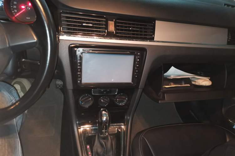 Used Volkswagen Bora 2013 1.6L Automatic Comfort Model Audio And AC Panel