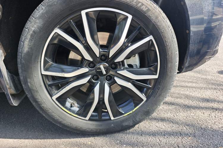 Used Wey VV7 2019 Upgraded Model 2.0T Flagship Version China VI Right Front Wheel Hub