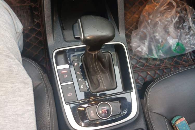 Used Qoros 5 2017 1.6T Automatic Flagship Model Gear Lever