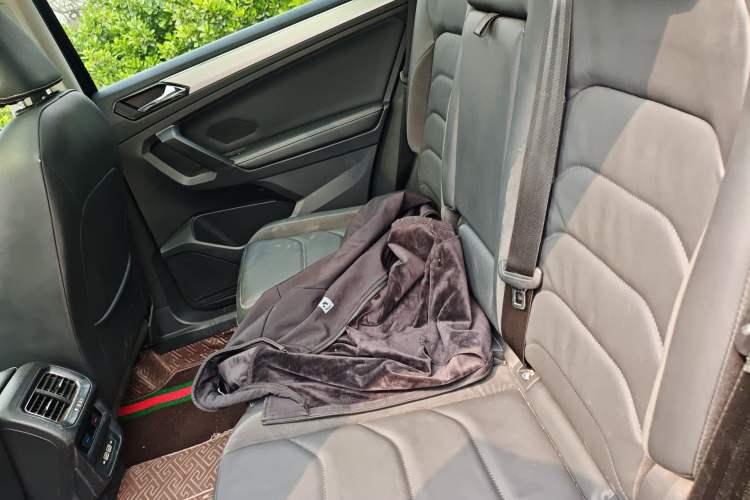 Used Volkswagen Tiguan L 2020 330TSI Automatic Two-Wheel Drive Panoramic Comfort Edition China VI Standard Left Rear Seat