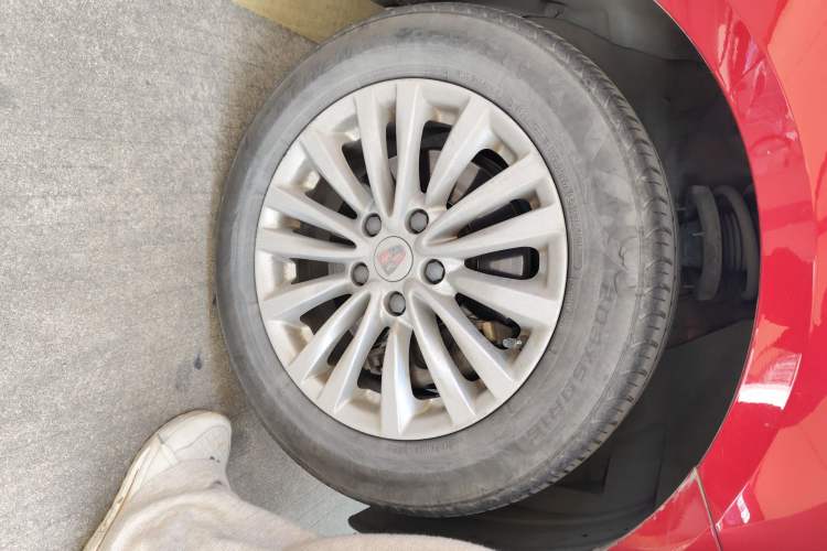 Used Roewe Ei5 2019 Luxury Edition Right Front Wheel Hub