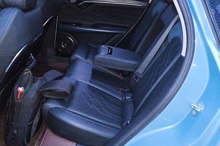 Used VOYAH FREE 2023 Four-Wheel Drive Extended-Range Model with Ultra-Long Range
