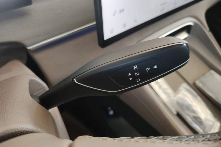 Used Chery Tiggo 8 PLUS C-DM 2025 1.5T 116 km Prestige Version 5 Seats