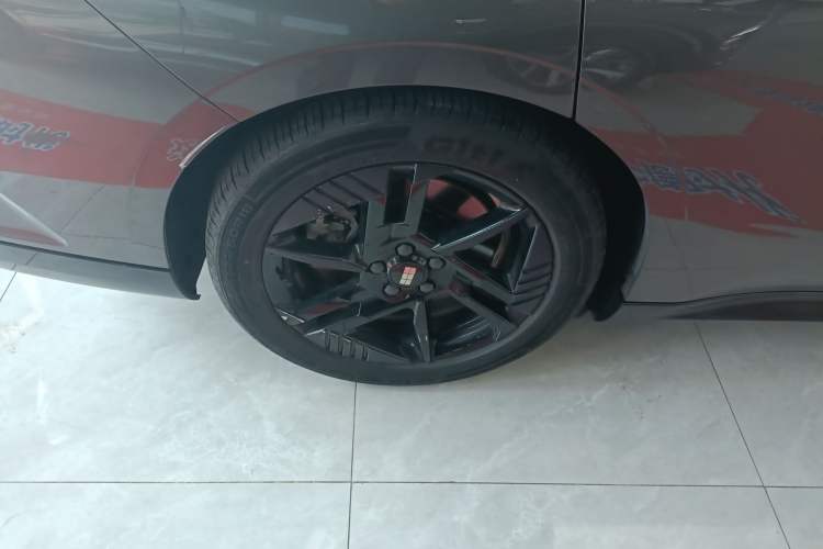 Used Geely Galaxy E8 2024 550 km Range Rear-Wheel-Drive PRO Right Rear Wheel Hub