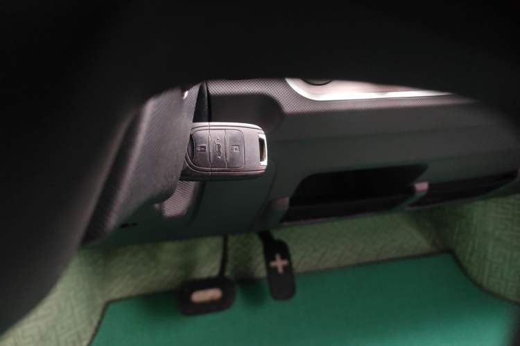 Used Wuling Hongguang MINIEV 2021 Macaron Sandwich Model 120 km Lithium NMC
