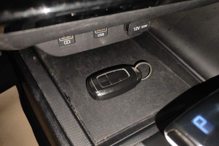 Used Hyundai Elantra 2022 1.5L CVT GLX Elite Edition Vehicle Key