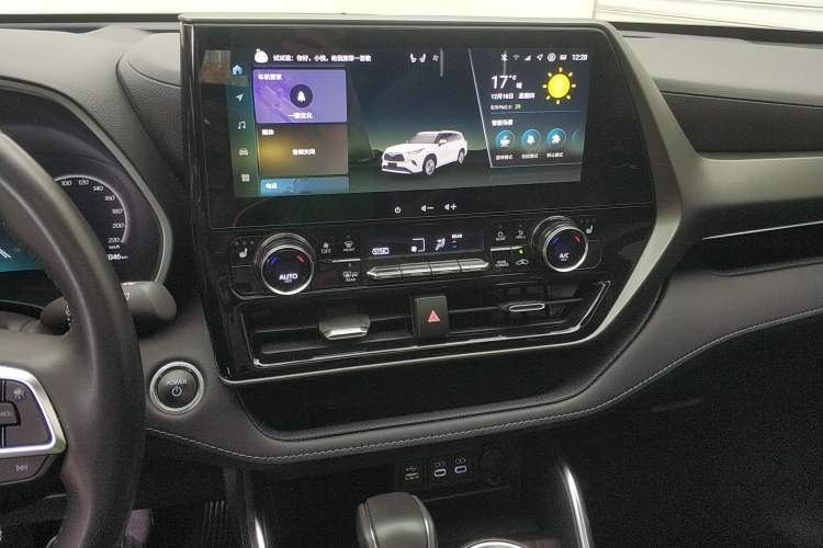 Used Toyota Highlander 2024 2.5L Smart Electric Hybrid Dual-Motor Two-Wheel-Drive Prestige Version 7 Seats