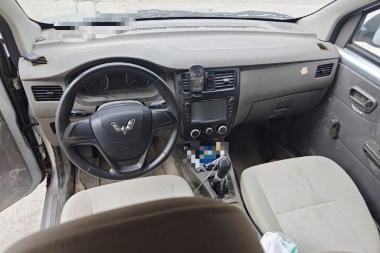 Used Wuling Rongguang V 2016 1.2L Practical Version Center Console