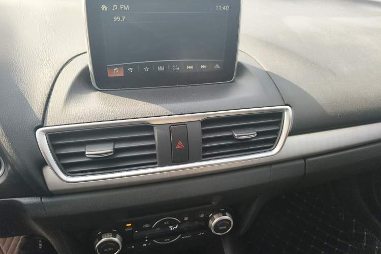 Used Mazda Mazda 3 Axela 2014 Sedan 1.5L Automatic Luxury Model