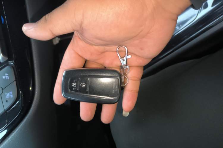 Used Toyota IZOA 2018 2.0L Yichi Version China VI Standard