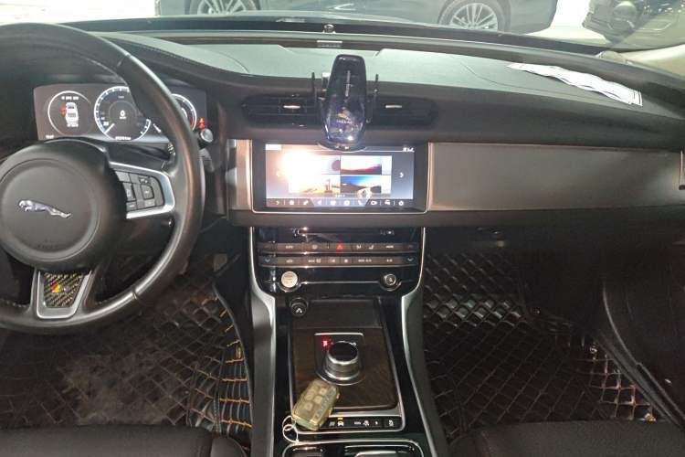 Used Jaguar XFL 2018 XFL 2.0T 250 PS Luxury Edition