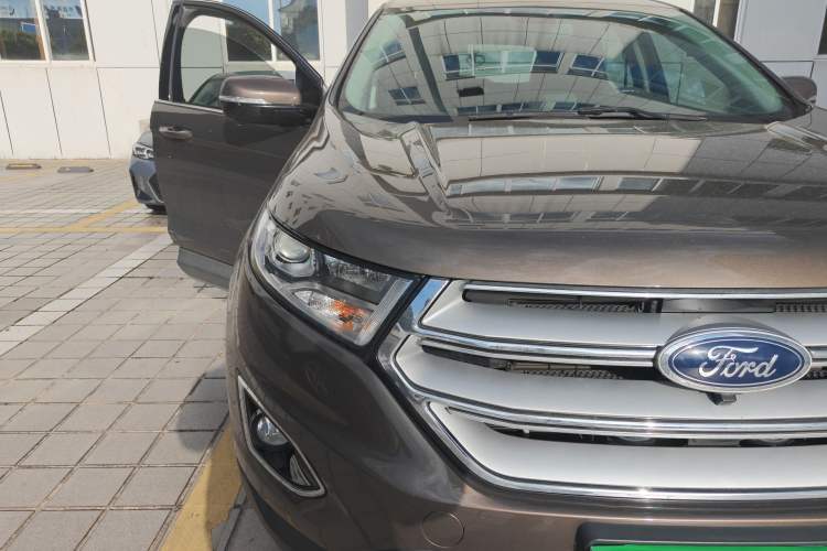 Used Ford Edge 2018 EcoBoost 245 Two-Wheel-Drive Platinum Edition 5 Seats