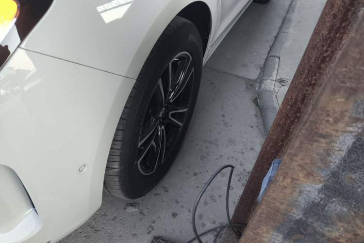 Used Hima AITO M5 2025 Extended-Range Ultra Rear-Wheel-Drive Version Left Front Wheel Hub