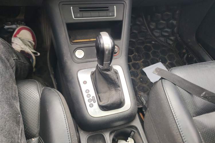 Used Volkswagen Tiguan 2015 1.8TSI Automatic Two-Wheel Drive Luxury Model Gear Lever
