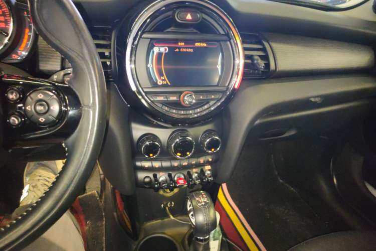 Used MINI MINI 2017 1.5T COOPER Ice Blue Limited Edition Five-Door Version
