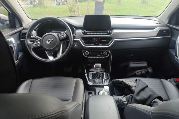 Used Kia Sportage R 2019 2.0L Automatic Smart Luxury Edition Center Console