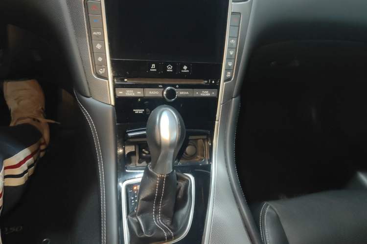 Used Infiniti Q50L 2015 2.0T Enjoyment Edition Gear Lever