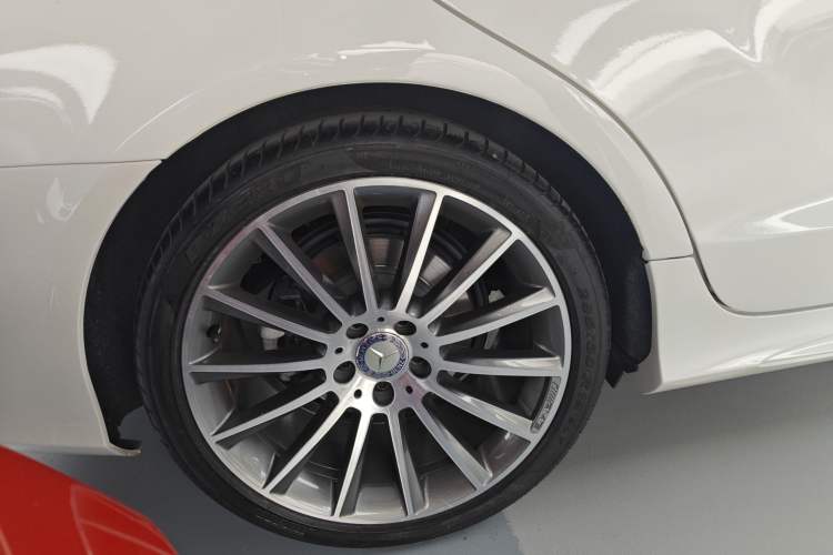 Used Mercedes-Benz CLS 2016 CLS 320 Elegant Edition Right Rear Wheel Hub