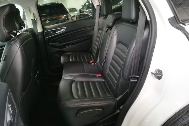 Used Ford Edge 2018 EcoBoost 245 Two-Wheel-Drive Titanium 7-Seater China VI Standard