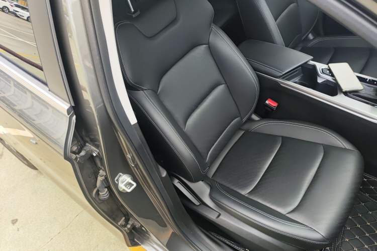 Used Geely Auto Emgrand 2023 4th Generation Champion Edition 1.5L CVT Prestige Model
