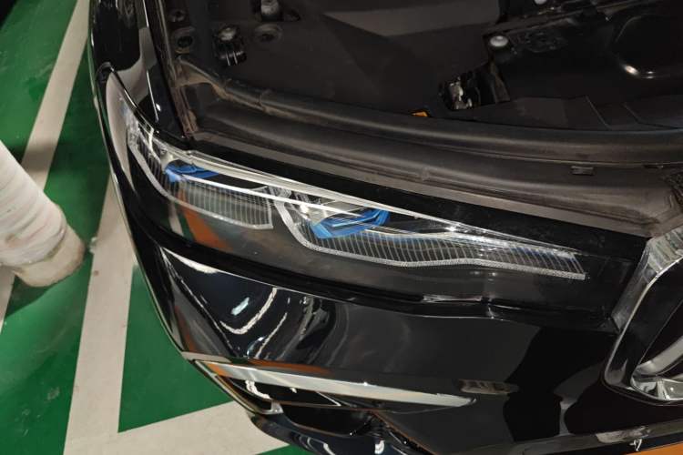 Used BMW X7 2021 xDrive40i Luxury M Sport Package Right Front Headlight