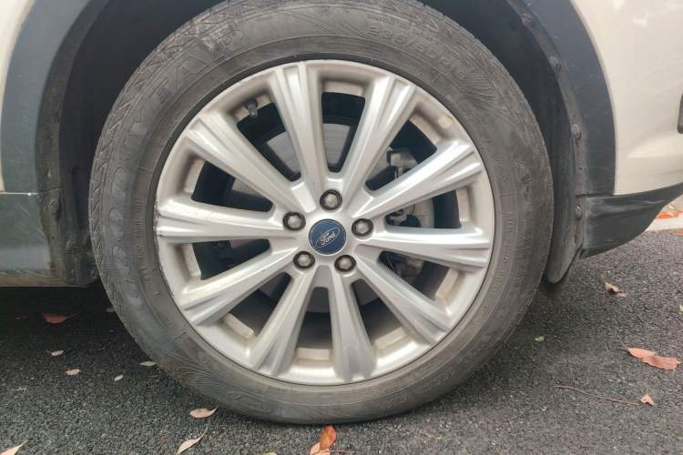 Used Ford Kuga 2017 EcoBoost 245 4x4 Prestige Edition Right Front Wheel Hub