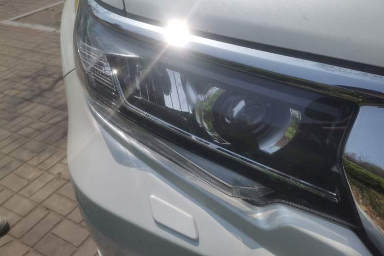 Used Toyota Prado 2019 3.5L Automatic TX-L Deluxe Edition with Rear-Mounted Spare Tire Right Front Headlight