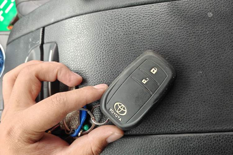 Used Toyota Highlander 2015 2.0T Four-Wheel Drive Luxury Edition 7-Seater Vehicle Key