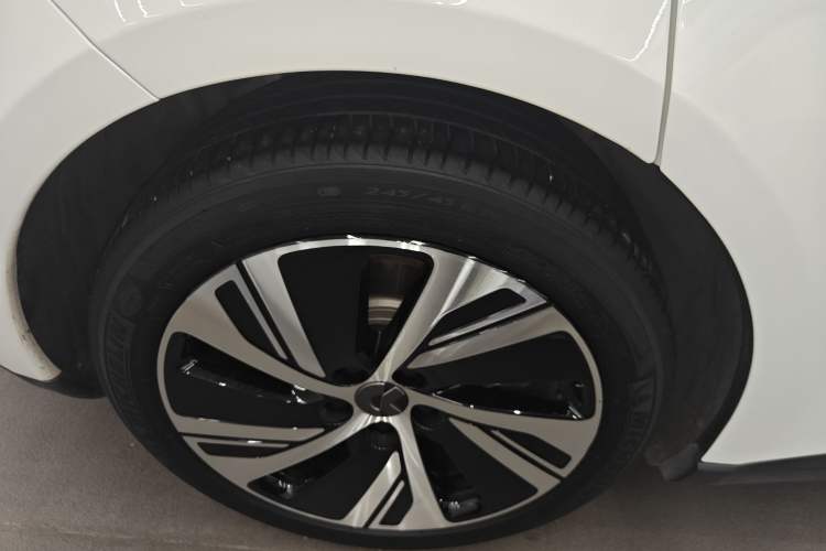 Used Nio ET5 2022 75 kWh Right Rear Wheel Hub