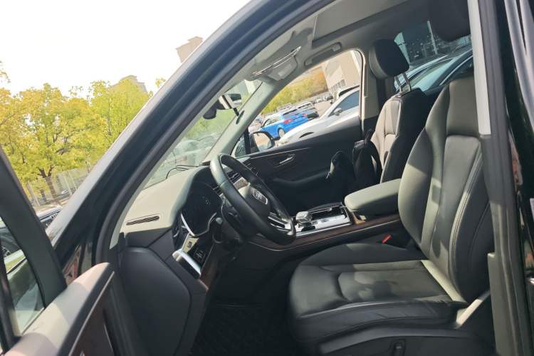 Used Audi Q7 2021 45 TFSI quattro S line Sport model Left Front Seat