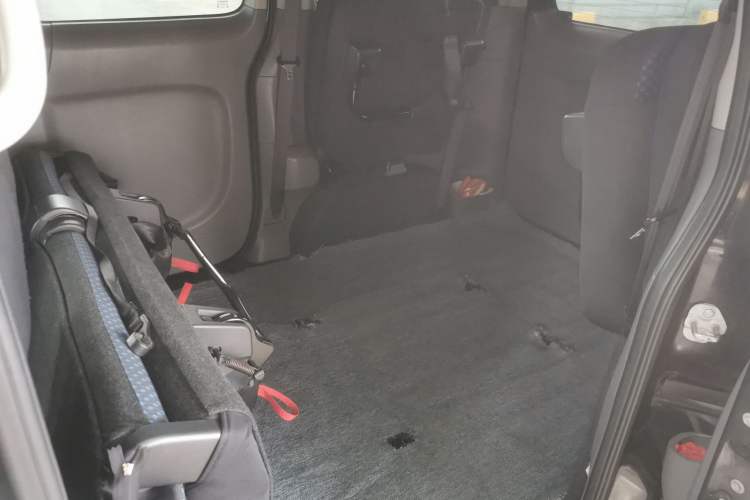 Used Nissan NV200 2013 1.6L Luxury Model China IV Standard Left Rear Seat