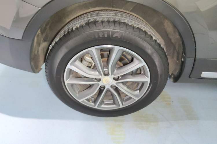 Used Geely Auto Emgrand X7 Sport 2018 1.8TD Automatic Two-Wheel Drive Smart Connect 4G Internet Edition Right Rear Wheel Hub