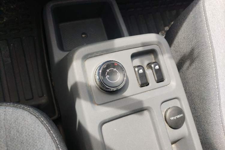 Used Wuling Yangguang 2024 300km Comfort Version with Sealed Windows 75kW
