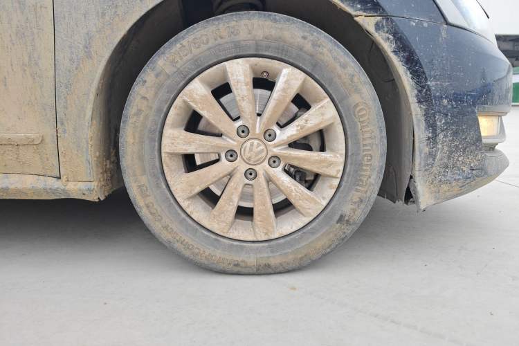 Used Volkswagen Passat 2013 1.8TSI DSG Government Procurement Edition Right Front Wheel Hub