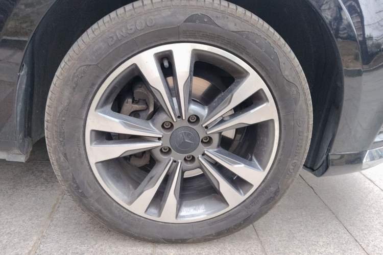 Used Mercedes-Benz Vito  Right Front Wheel Hub