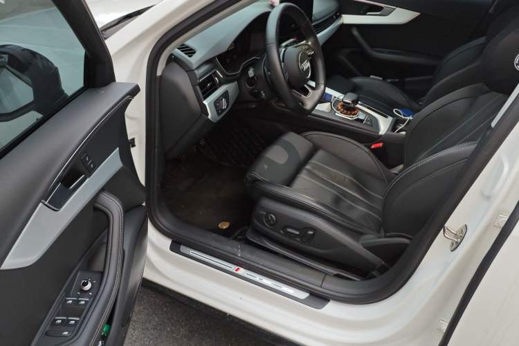 Used Audi A4L 2022 40 TFSI Luxury Dynamic Model
