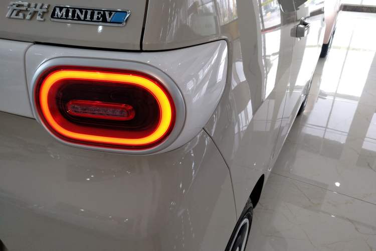 Used Wuling Hongguang MINIEV 2024 3rd Generation 215km Youth Edition Exterior 3