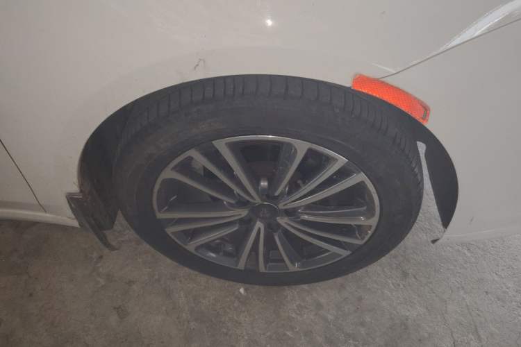 Used Roewe i6 2019 PLUS 1.6L CVT 4G Connected Flagship Deluxe Edition Right Front Wheel Hub