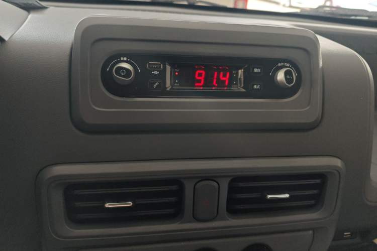 Used Wuling Yangguang 2025 Model 400km Bus Edition—Comfort Edition