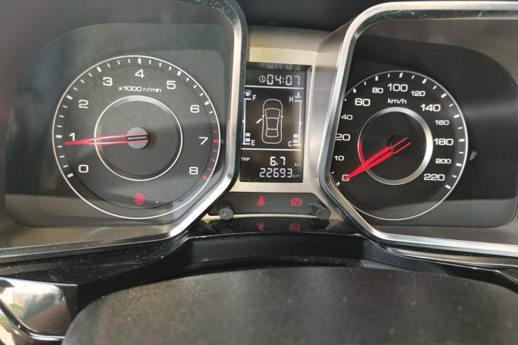 Used Zotye Domy X5 2017 Platinum Edition 1.5T Manual Luxury Model Odometer Close Up