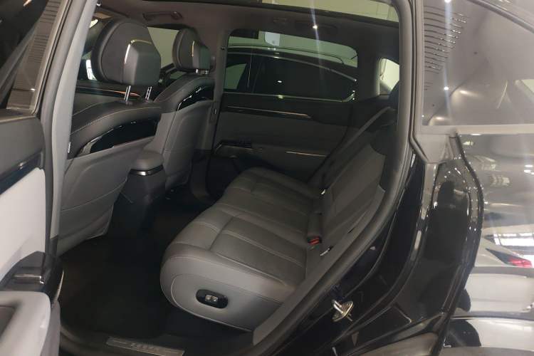 Used Zeekr 7X 2025 100 kWh Long-Range Rear-Wheel Drive with Intelligent Driving Features Left Rear Seat