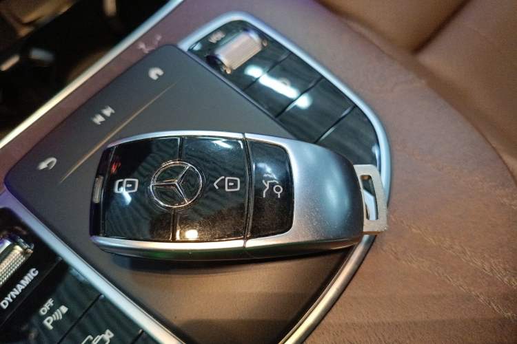 Used Mercedes-Benz E-Class 2022 Updated E 260 L Vehicle Key