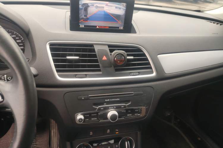 Used Audi Q3 2018 30 TFSI Fashion Edition Collector's Version Audio And AC Panel