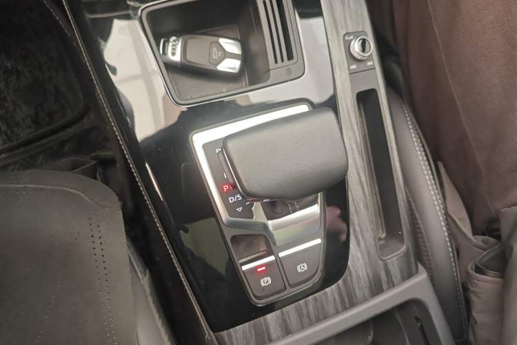 Used Audi Q5L 2022 40T Fashionable and Dynamic Model
