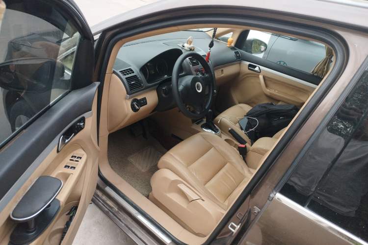 Used Volkswagen Touran 2011 1.4T DSG Zhiya Edition 5 Seats Driver Seat