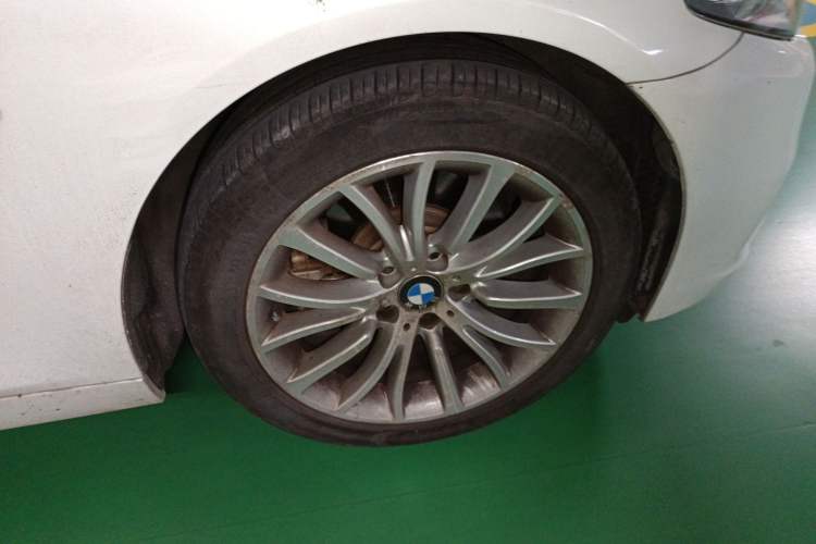 Used BMW 5 Series 2014 525Li Luxury Design Package Right Front Wheel Hub