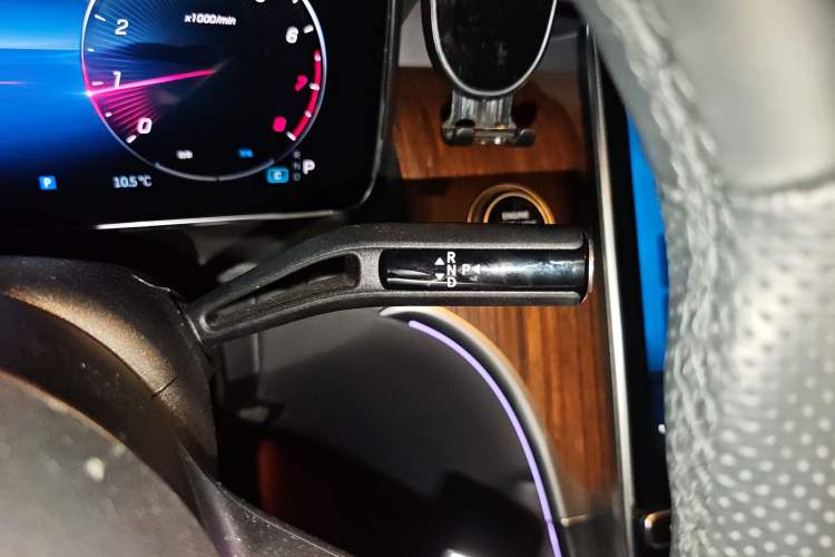 Used Mercedes-Benz GLC 2023 GLC 300 L 4MATIC Dynamic Edition 5-seater Gear Lever