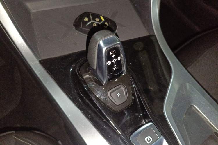 Used Lynk & Co 01 2017 2.0T Two-Wheel Drive Pro Edition Gear Lever